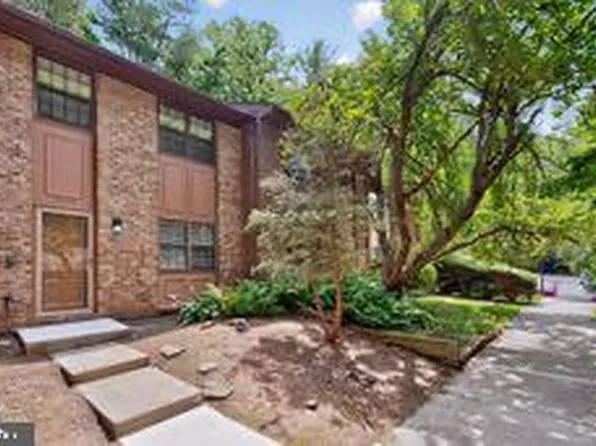2006 Headlands Cir, Reston, VA 20191