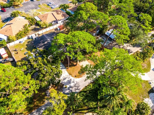 690/692 N Shade Ave, Sarasota, FL 34237