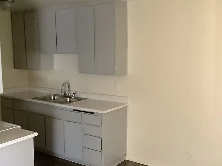 Laurel Canyon Apartments — Photo 21