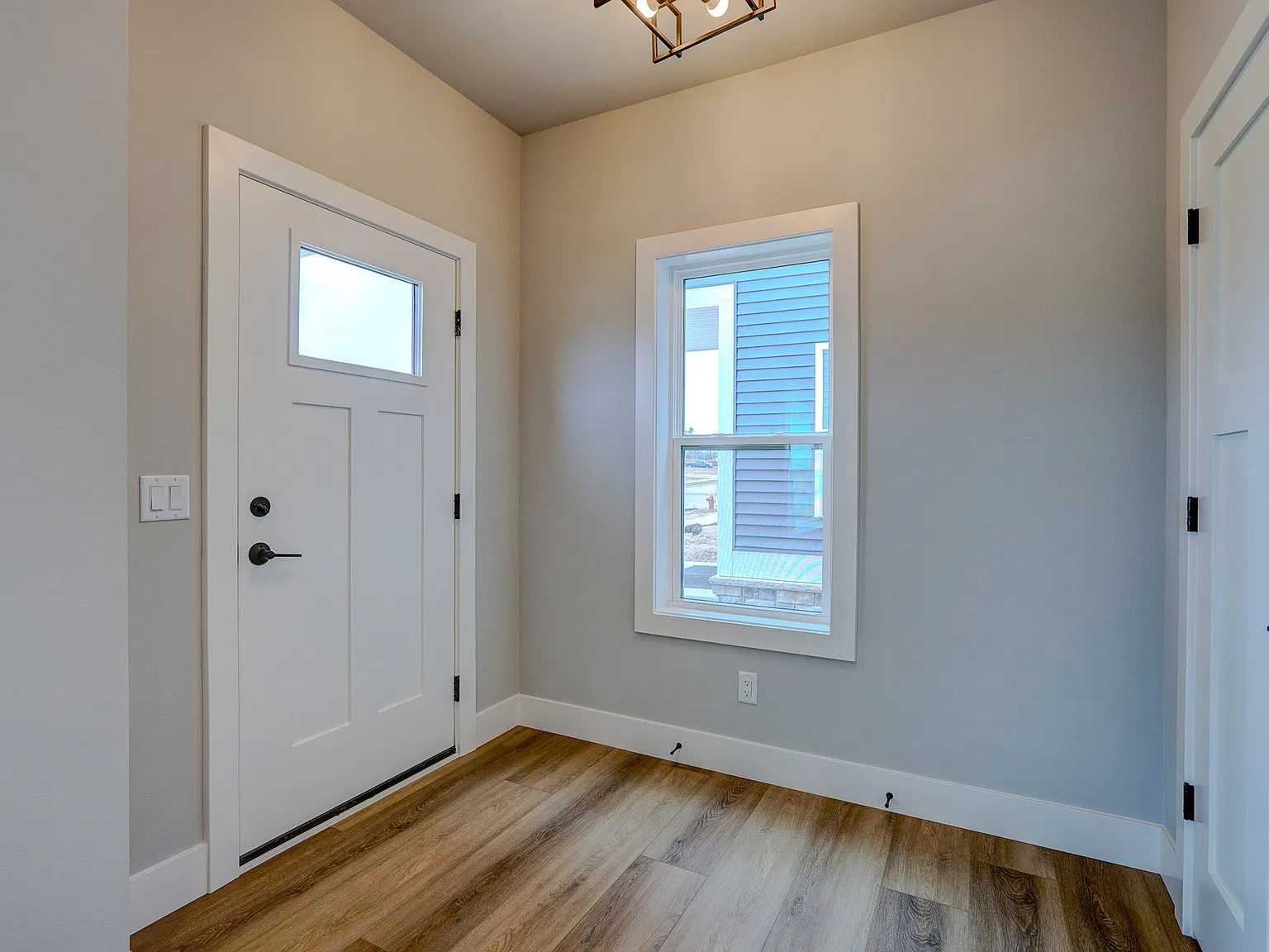 3 bed, 2.5 bath, 1700 sqft, $2,900 — Photo 2