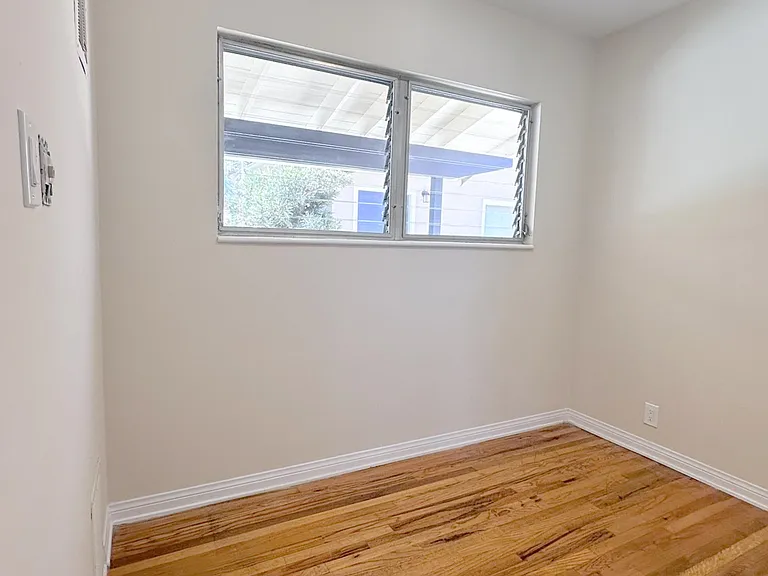 267 Palos Verdes Dr W #4 — Photo 18