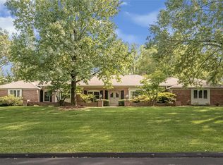 558 Twin Fawns Dr, Saint Louis, MO 63131