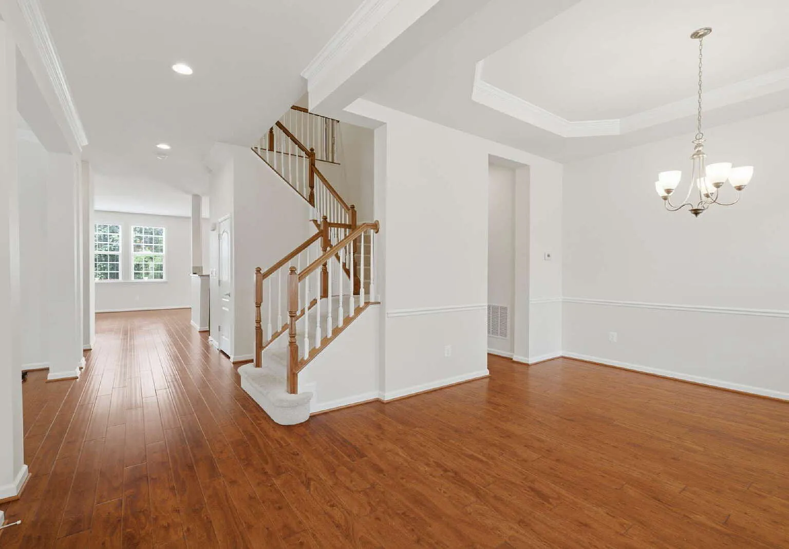 5 bed, 4.5 bath, 3337 sqft, $4,800 — Photo 3