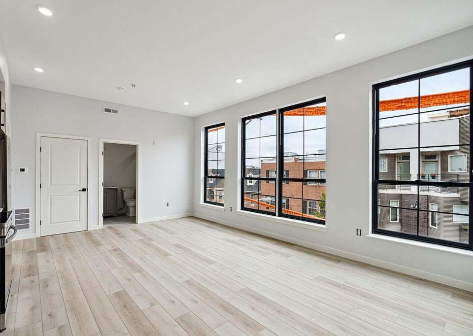 1st image of 1116 E Berks St #404