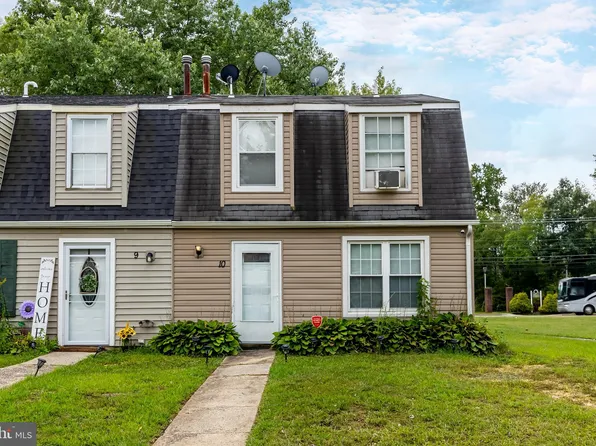 10 Villanova Ct, Sicklerville, NJ 08081