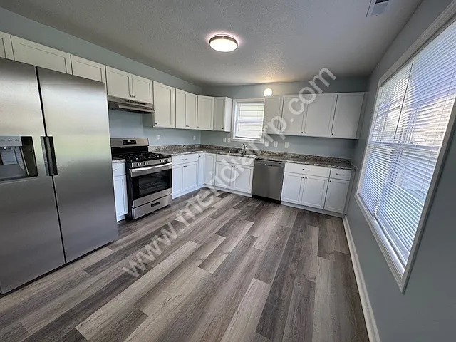 1131 East Lewis Street - 1 — Photo 2