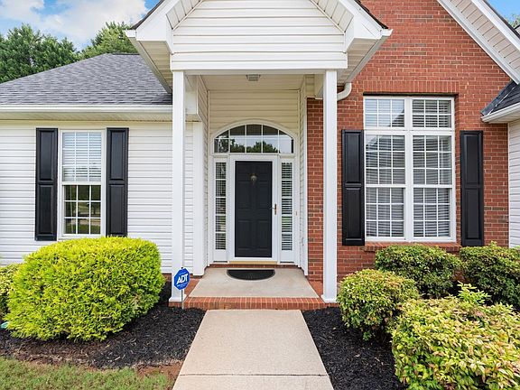 4th image of 205 Lexington Place Way
