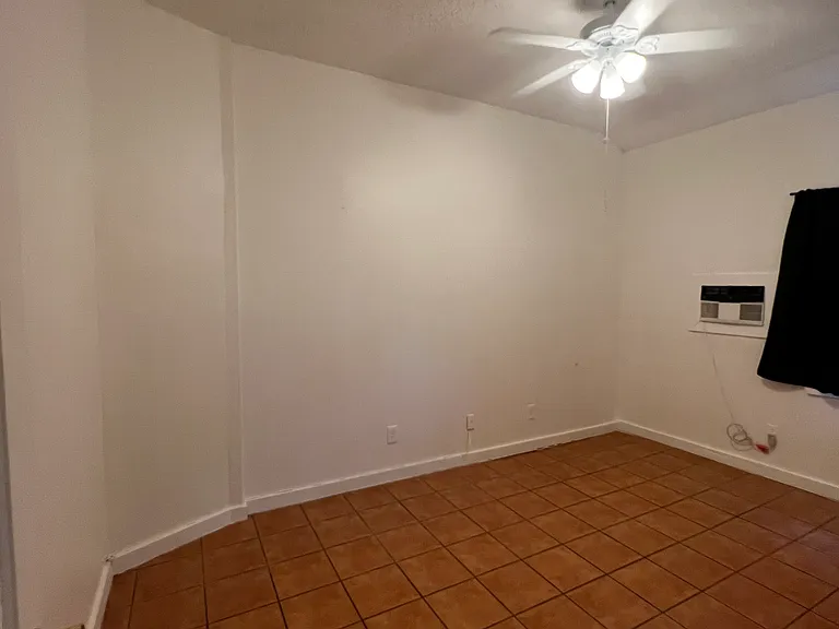 2406 Harris Ave — Photo 4