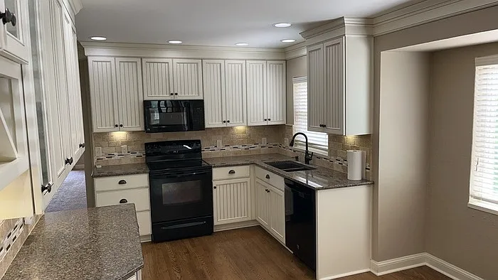 2400 Hillview Ave — Photo 11