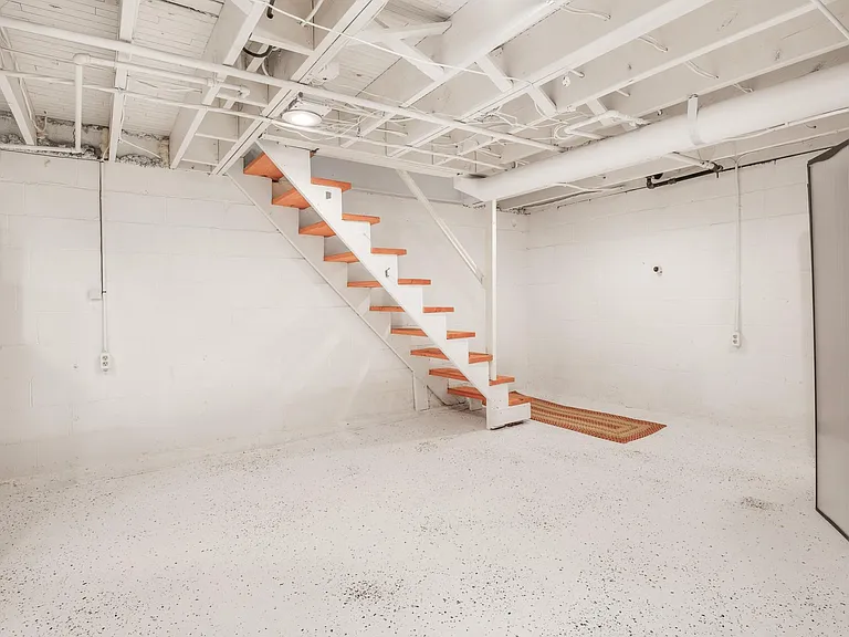 118 E Blenkner St #118 — Photo 12