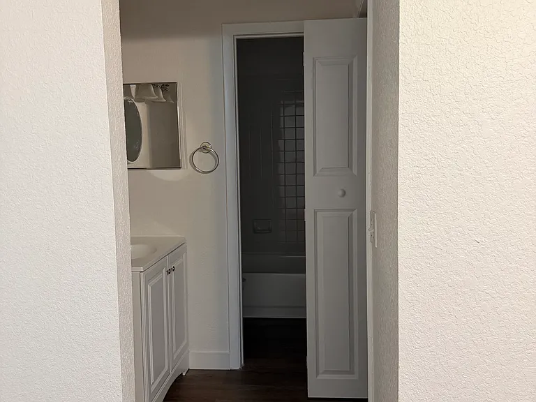 1077 Washington Cir #A — Photo 16