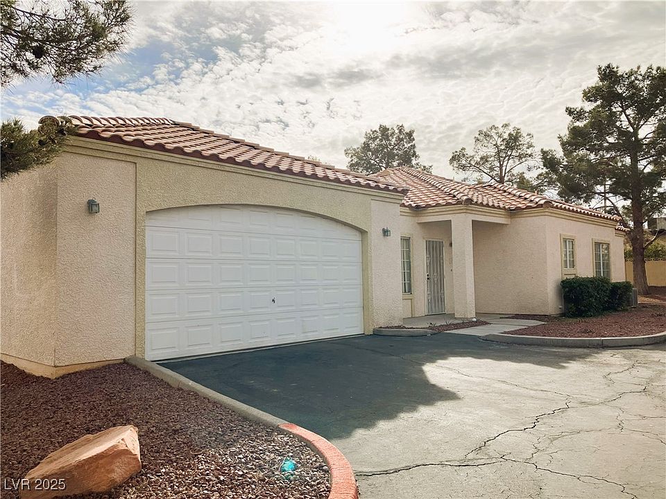 1st image of 1900 N Torrey Pines Dr Unit 132