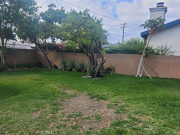 4th image of 9715 Paramount Blvd