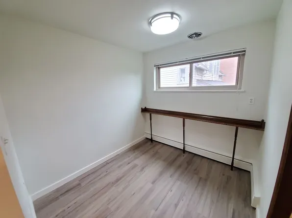 Ollie, 319 W Olympic Pl #102, Seattle, WA 98119