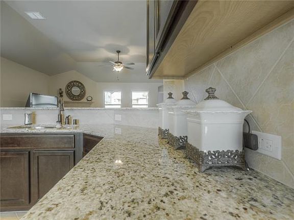 4th image of 3513 Elm Grove Dr