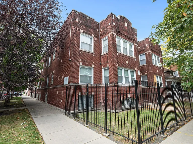 6156 S Albany Ave — Photo 4