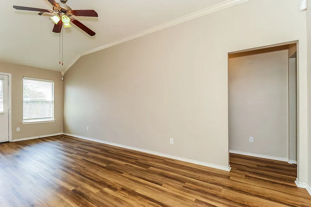 3 bed, 2.0 bath, 1343 sqft, $1,885 — Photo 3