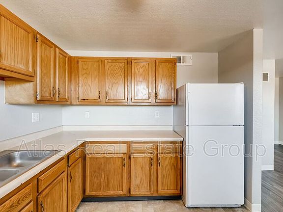 4th image of 2550 N Ogden St Unit 4