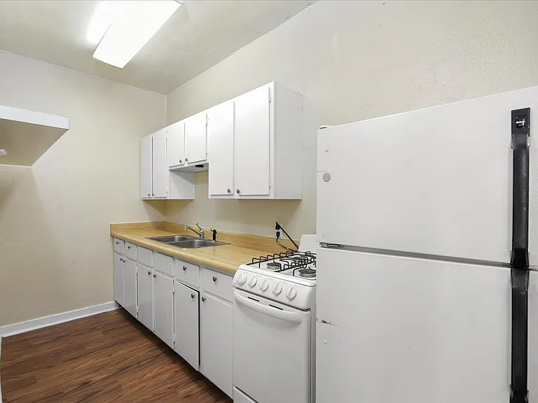 975 N Washington St #3 — Photo 4