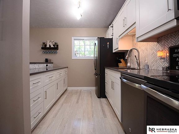 3rd image of 430 Glenhaven Dr