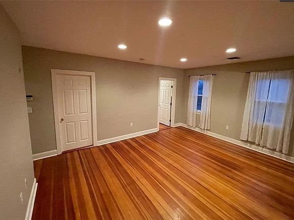 5th image of 230 County Rd