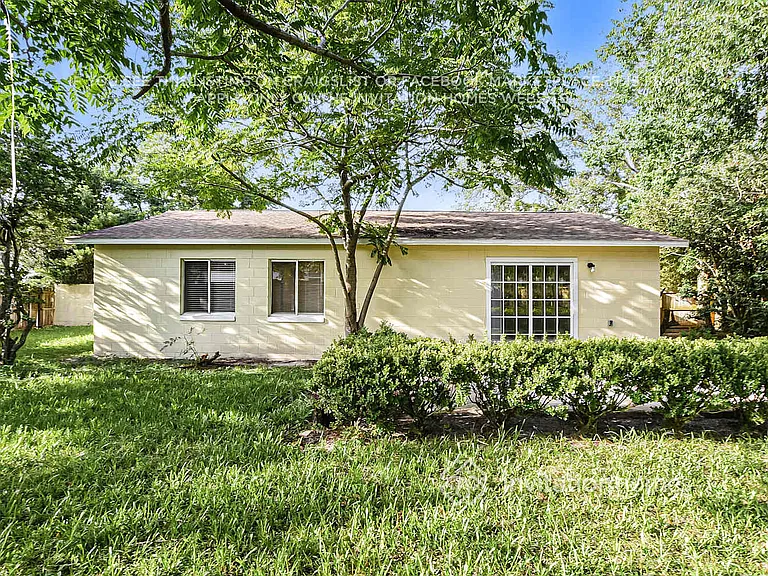 1567 Naples Cir — Photo 16