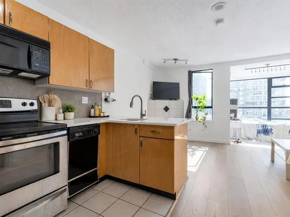 939 Homer St #805, Vancouver, BC V6B 2W6