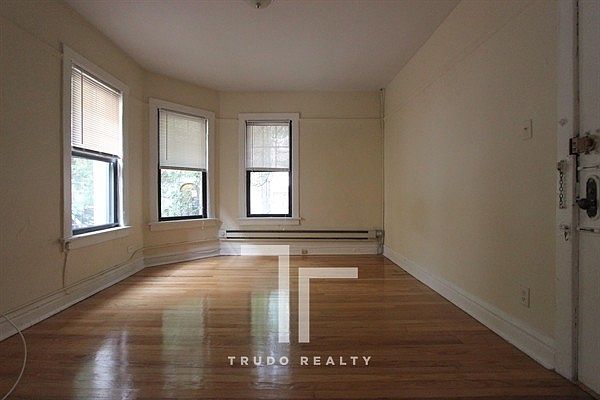 1st image of 427 W Belden Ave #427E202