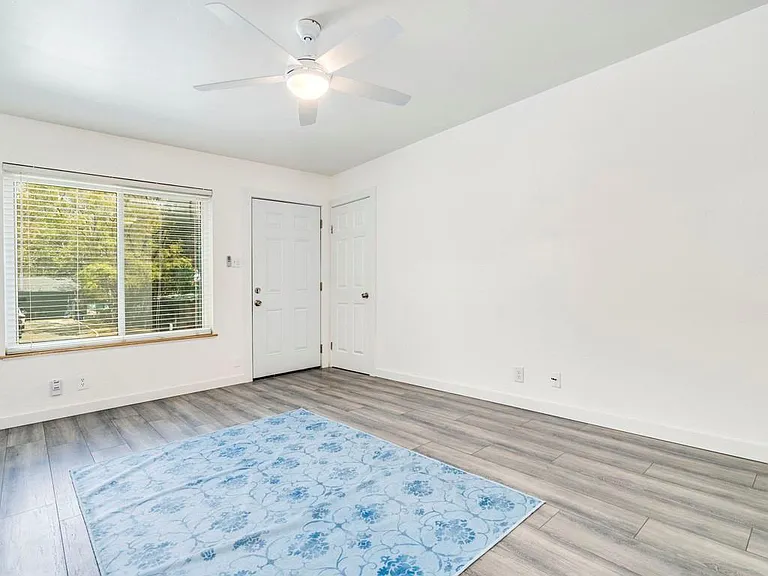 1607 Valleyridge Dr #B — Photo 7
