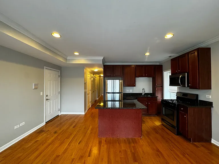 4059 W Melrose St — Photo 2