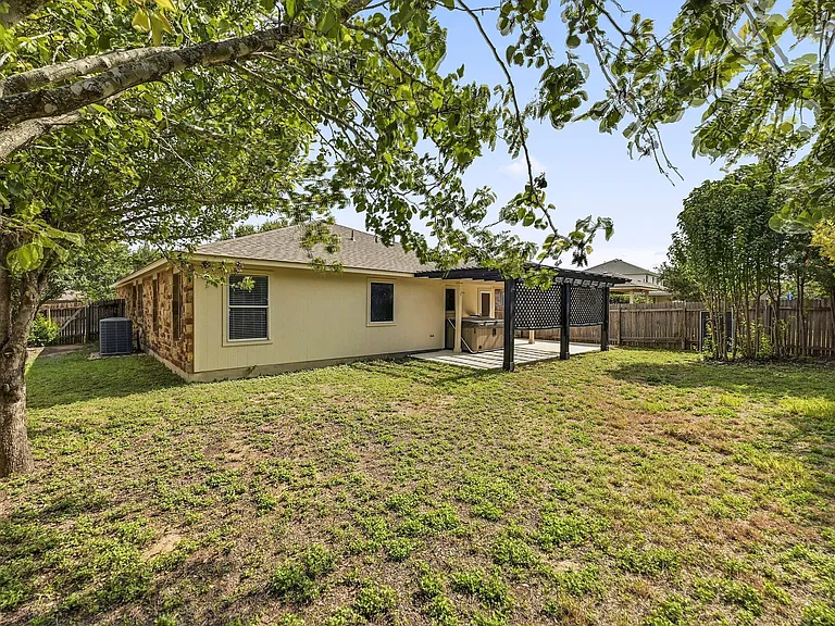 919 Flanagan Dr — Photo 25