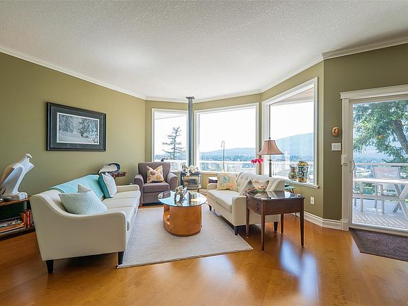 4th image of 180 Rainbow Cres