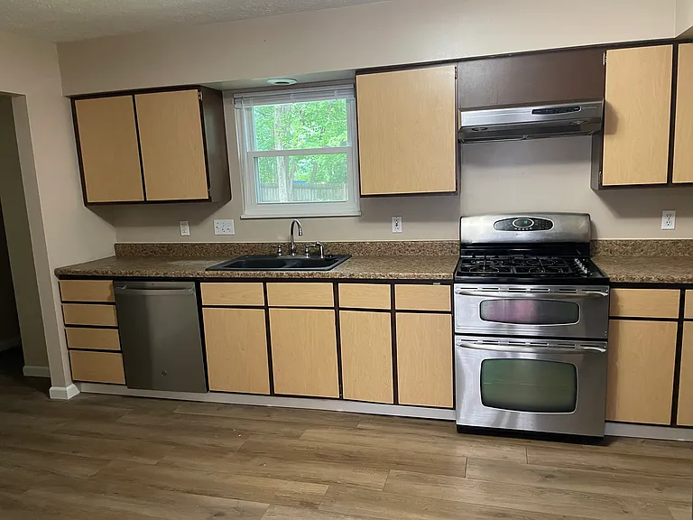 Kitchen with dishwasher
