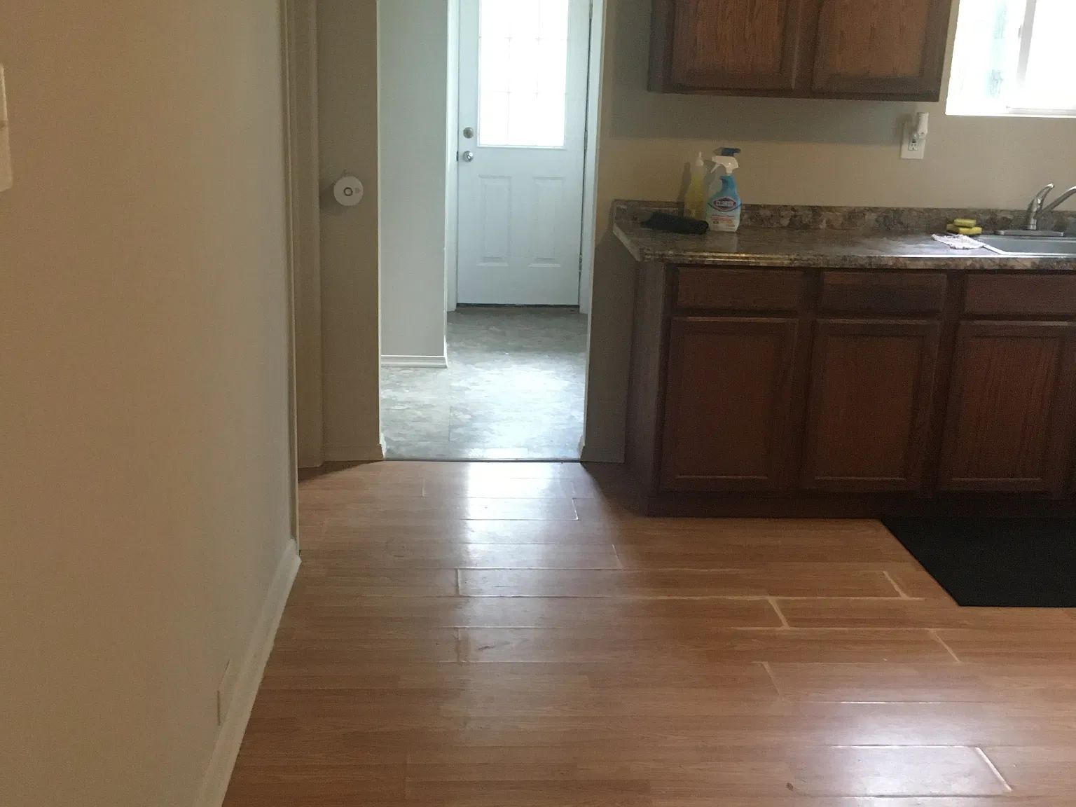 3 bed, 1.5 bath, 1700 sqft, $1,500 — Photo 2