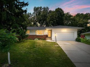 2959 Patton Rd, Roseville, MN 55113