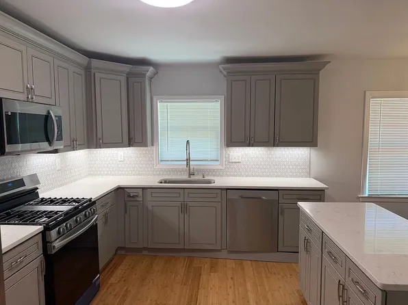 4304 Lincoln Rd, Saint Regis Park, KY 40220