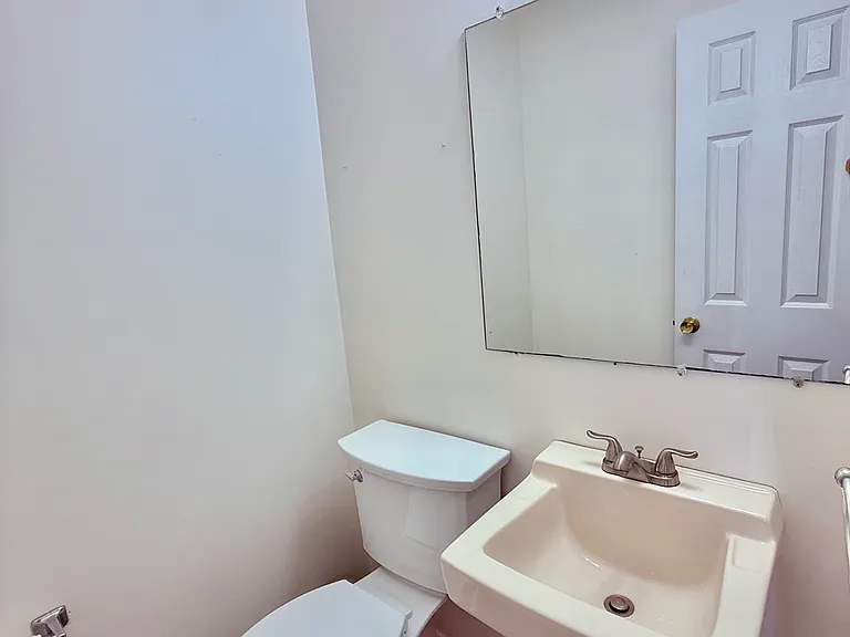 101 Jonathan Dr — Photo 25