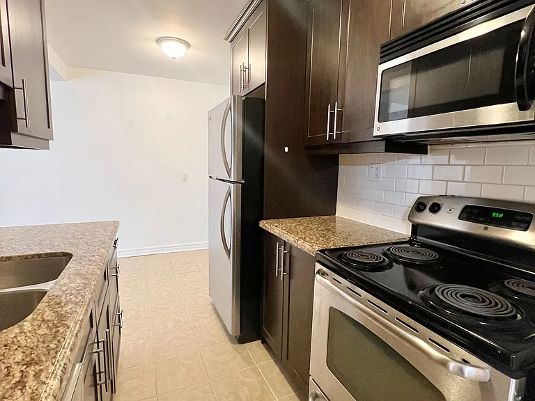 640 Davenport Rd #304 — Photo 4