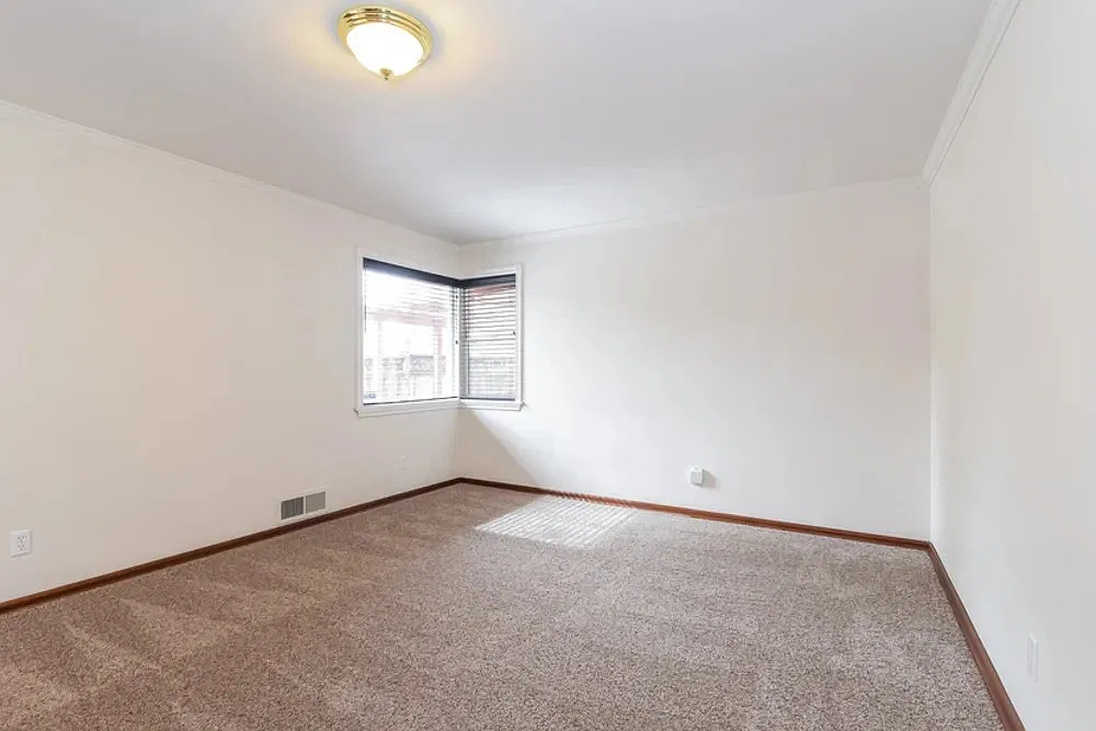 3 bed, 1.5 bath, 1998 sqft, $2,900 — Photo 2