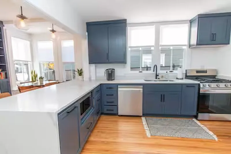 4 bed, 2.0 bath, 1920 sqft, $4,200 — Photo 4