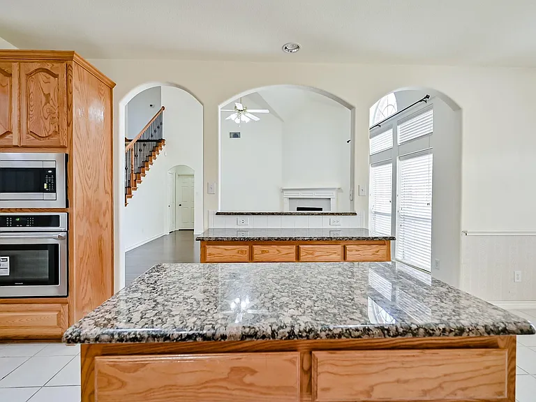 2716 Eastland Dr — Photo 13