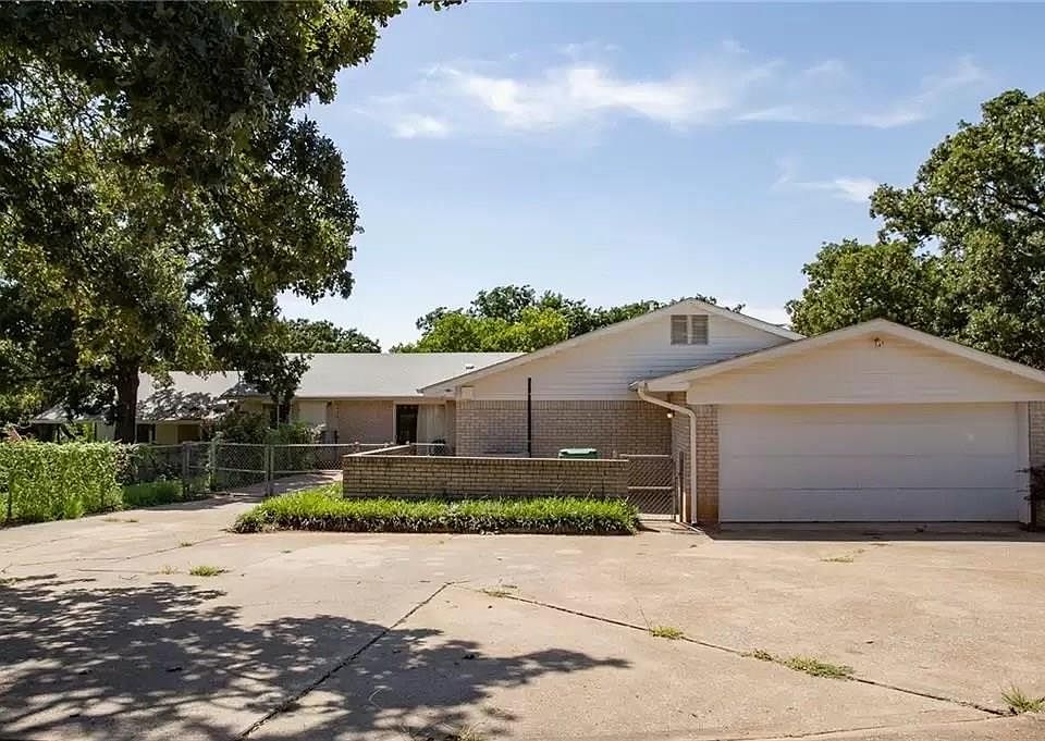 1st image of 3004 Norcrest Dr
