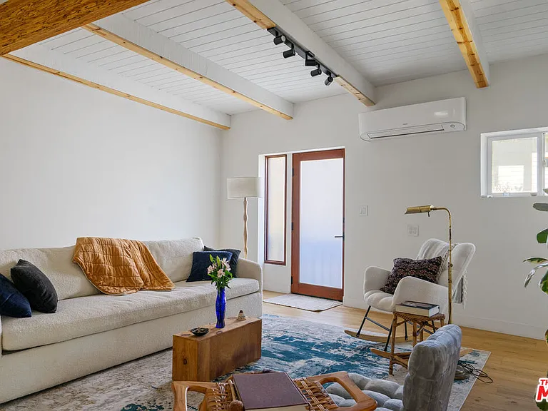 20402 Paradise Ln — Photo 17