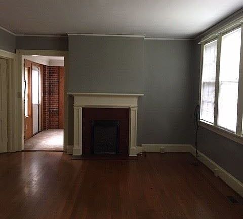 2nd image of 1104 N Chestnut St