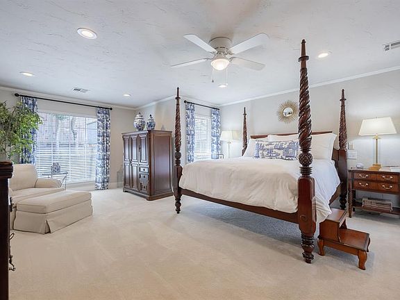 2nd image of 3704 N Coachlight Dr