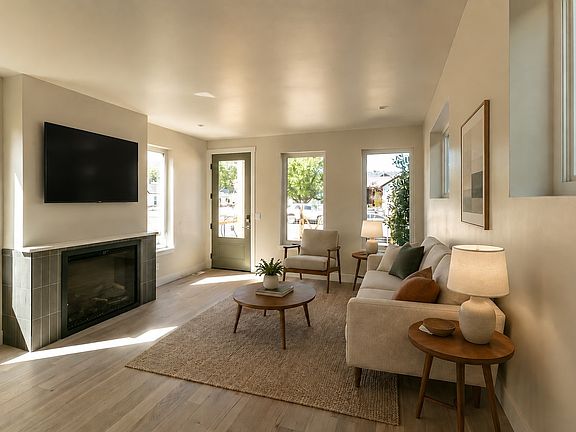4th image of 712 W 2nd Street