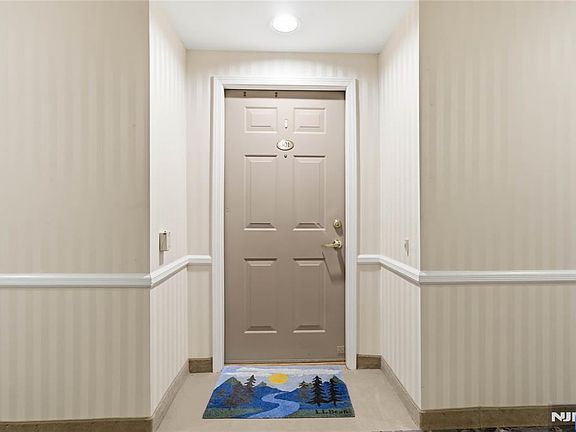 2nd image of 5301 Richmond Rd