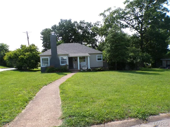 202 N Grand Ave, De Soto, MO 63020