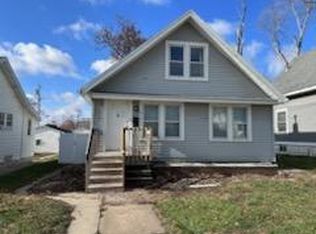949 Center Point Rd NE, Cedar Rapids, IA 52402