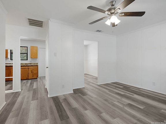 3rd image of 2507 SPUR DR